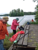 Pirkko ja Irja välinehuollossa, Birgitan kisa käynnissä